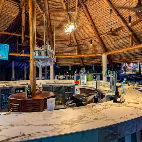 Click to view larger Travellers Beach Hotel photo 3